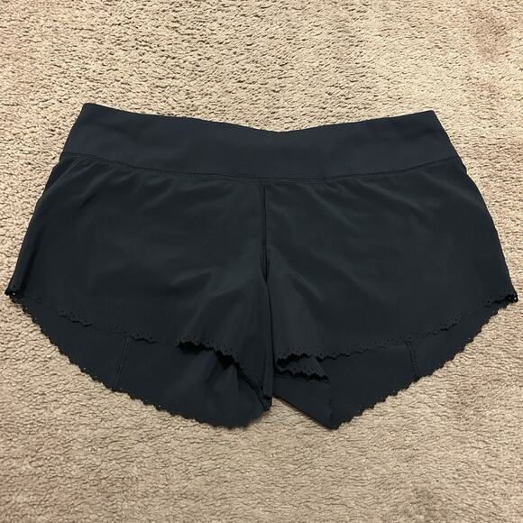 Lululemon Fast And Free Scalloped Shorts Black Size 8 Decorative Trim 3” Inseam - Picture 1 of 6